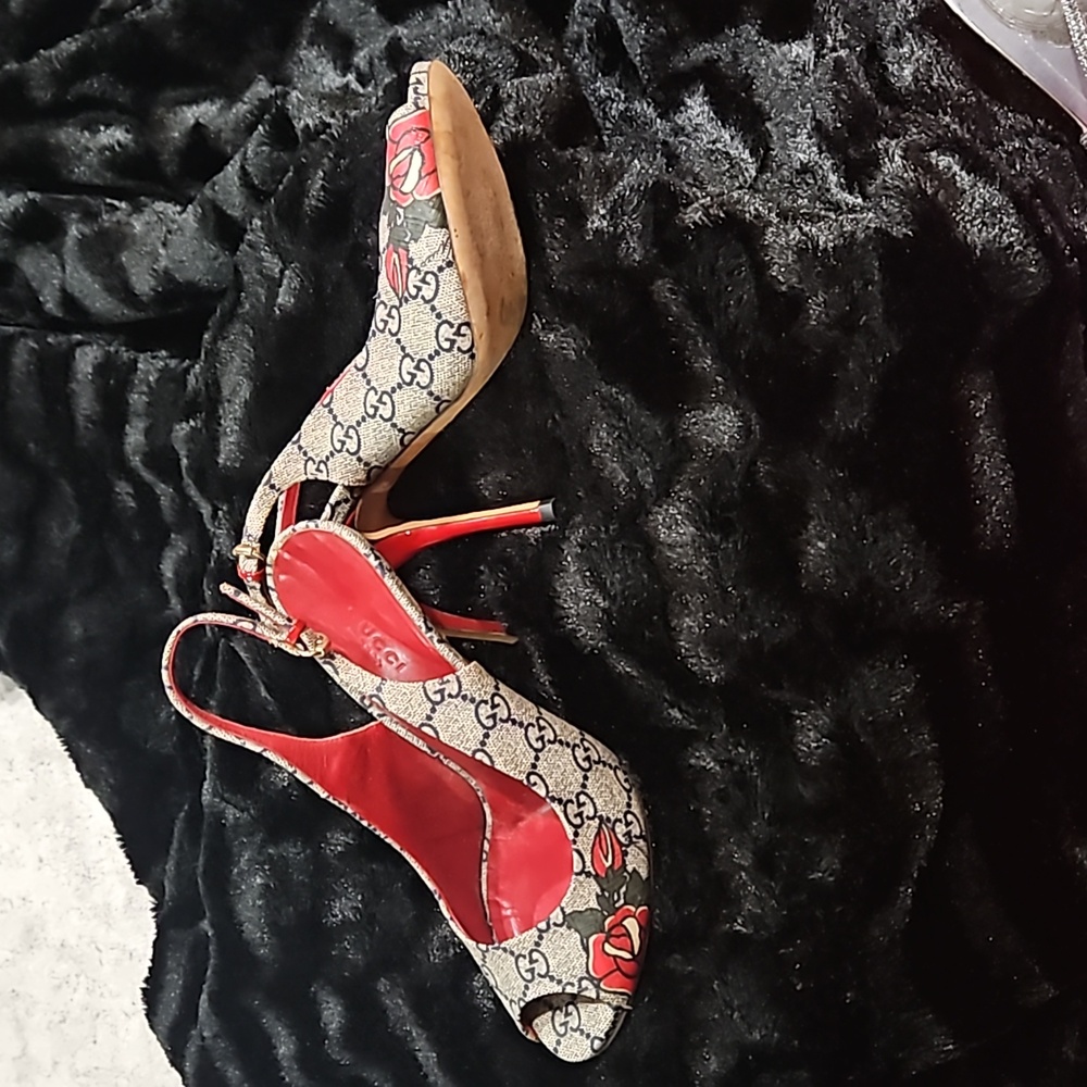 Woman's original Gucci shoes